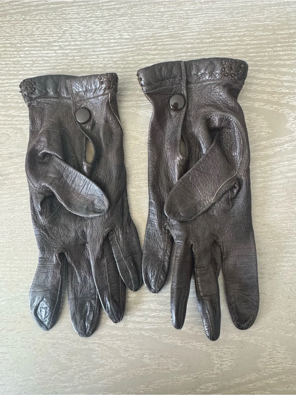 Leather womens snap on gloves
